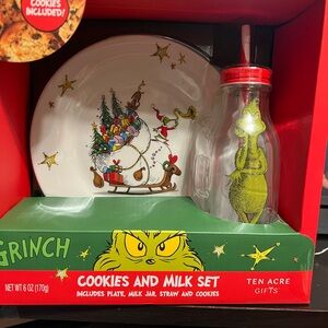 Grinch cookies and milk set ￼